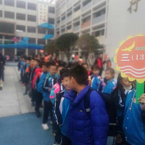 初冬天气暖，小似立春时！