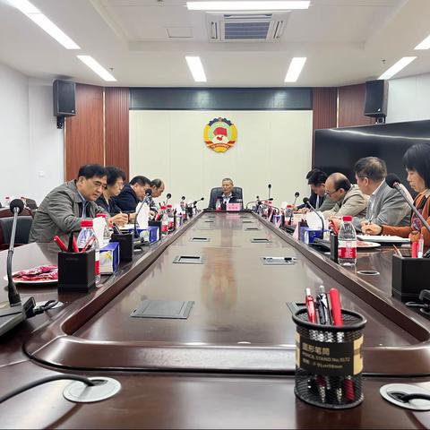 市政协党组书记、主席蒋明清与市政协机关处级干部座谈