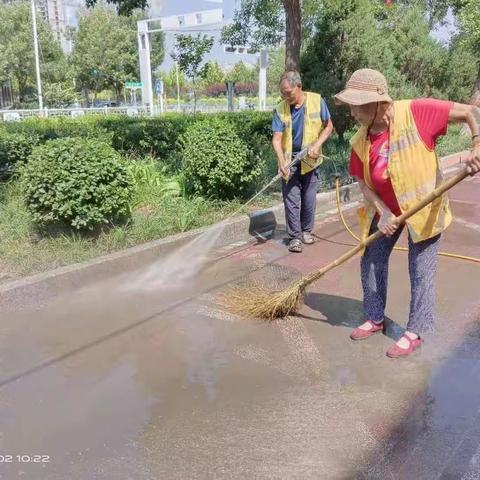 雨后开展环境卫生大整治行动