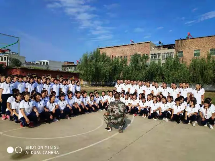曲阳四中2018级新生军训纪实9月2日军训第一天