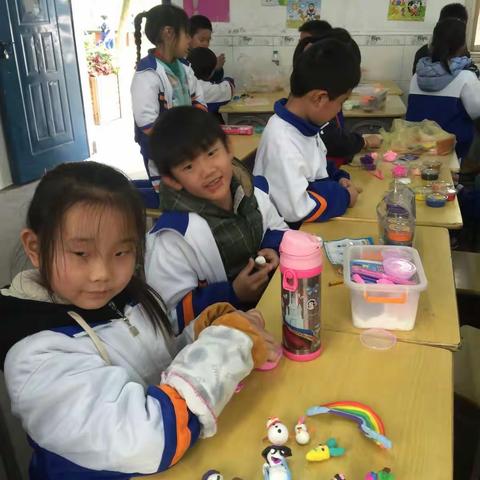 为全面推进素质教育，办人民满意教育，逸夫小学开展了一系列特色教育，提高学生素养，促进学生全面发展。