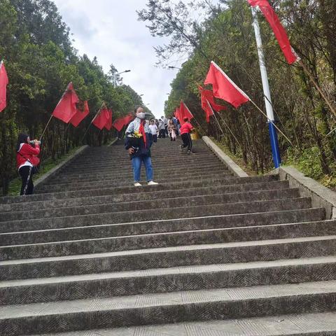 清明祭祀～缅怀先烈～龙凤中心小学402班肖淑秋