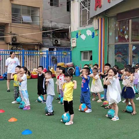 鸿博幼儿园中二班9月份美篇