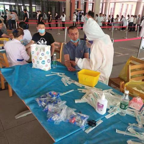 包裹收寄，“邮”送清凉