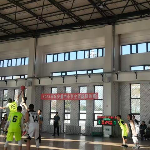 团结文明 展现风采                       ——在全盟篮球锦标赛中我校男队获得亚军的好成绩