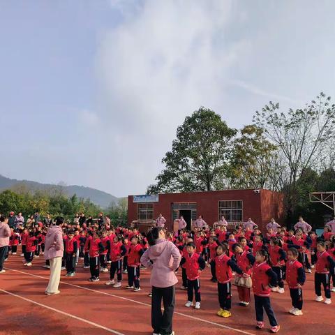 韶山市艺术幼儿园华润园第十四届幼儿体育游戏竞赛开幕式开始啦