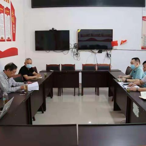 中国人民银行黔西南州中心支行党委委员、纪委书记孙为民到册亨县开展帮扶工作调研