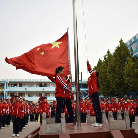 争做环保卫士，共同守护碧水蓝天——磁县实验学校举行主题升旗仪式