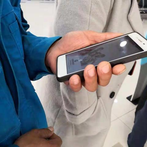 【普惠金融在上海】崇明长兴支行积极宣传手机银行——“建行在手，什么都有”