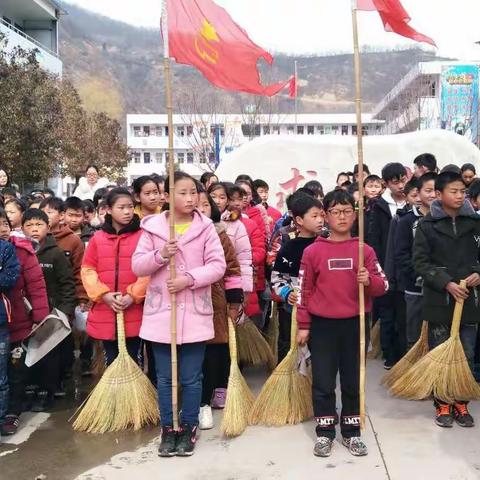 寺河乡实验学校学雷锋志愿者洁城活动第七季