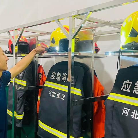 望都县阳光大街消防救援站组织开展个人防护装备大检查