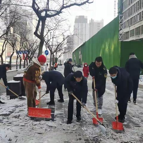 东华街道团工委组织开展清扫积雪活动