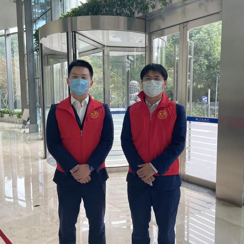 “担当作为，青年先行” 管理部门团支部交银大厦核酸检测志愿服务
