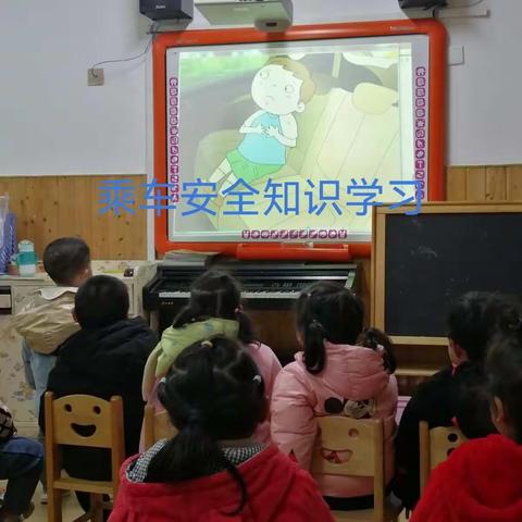 校车安全大于天，祖国花朵展笑颜——板仓中心幼儿园校车消防应急演习