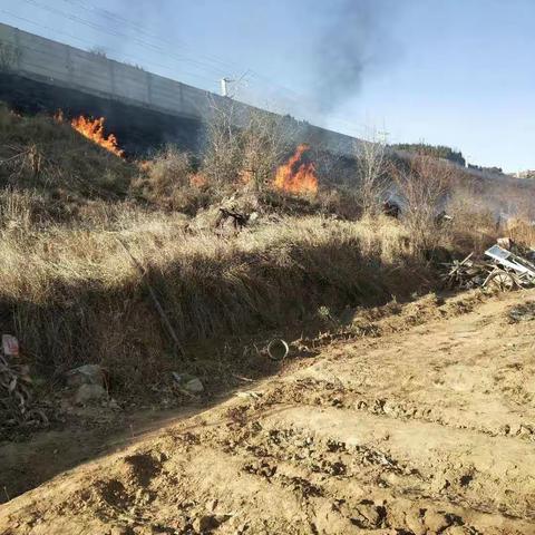 铁路网格员尽责 无情火灾瞬息