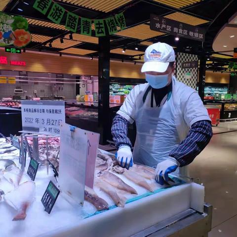 铁桥店3月份服务明星——水产区周树贵