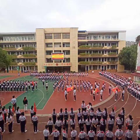 队旗飘飘，歌声嘹亮--建瓯市实验小学队仪式比赛