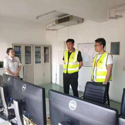 立足岗位讲奉献，勇于担当比作为