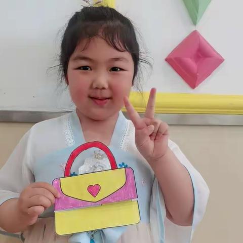 阳光幼儿园博才二班肖文馨个人成长录