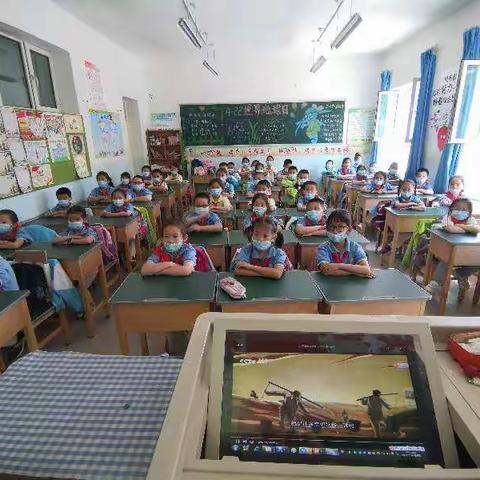 乌鲁木齐市第五十六中学二年级七班《不输在家庭教育上》（第八十期读书沙龙）三十三卷第247页