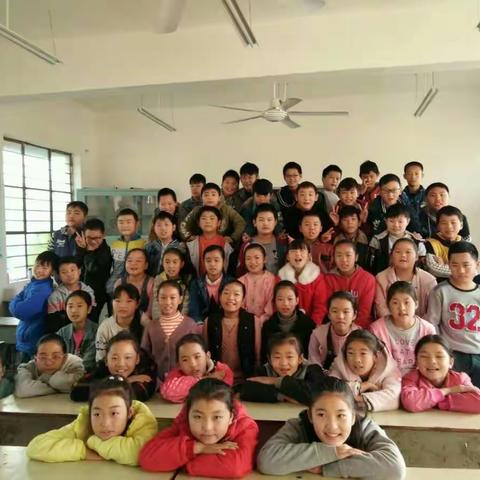 望田镇中心小学六一班，我们毕业啦。