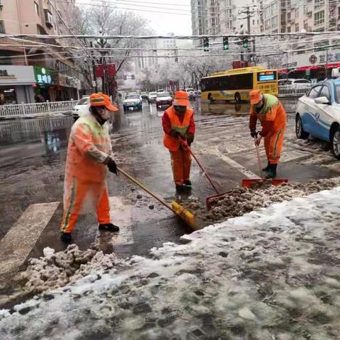 [西固环卫]《积极推水清雪 保障出行安全》