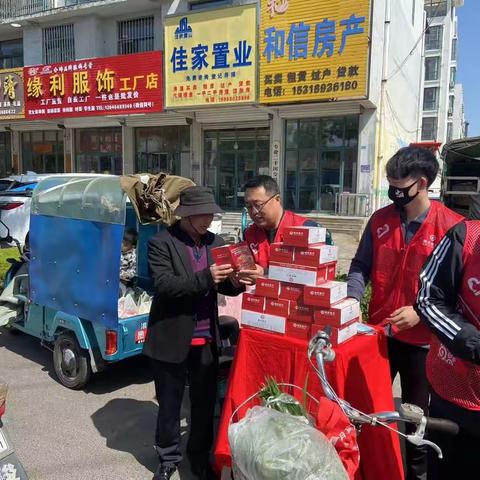 走进社区                  离生活更近与百姓更亲