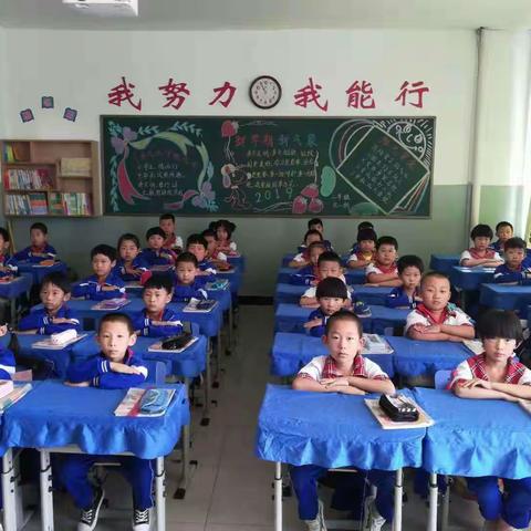 拥抱阳光，放飞梦想-----新城三小二年级班级文化建设