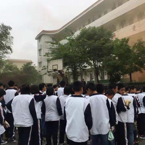 馆前中学举行学生宿舍紧急情况楼层疏散逃生演练