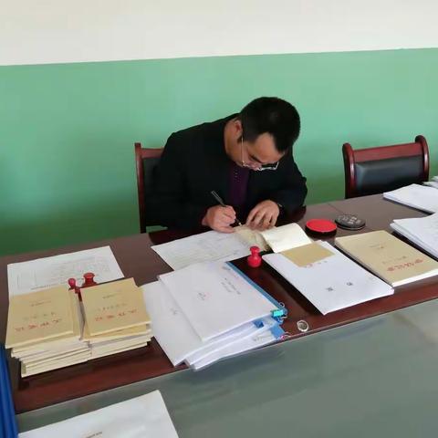 “双减”落地促发展，夯实常规展新貌 ——渭源县锹峪第一小学教学常规检查活动