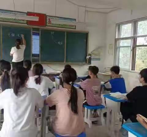 李洪艳￼校内公开课，课堂展风采—毛楼小学六年级语文公开课。授课老师——魏素梅 2023. 9. 14