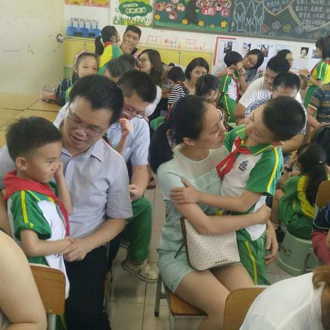 “成长之光  活力绽放”——毓秀小学一4班家长会