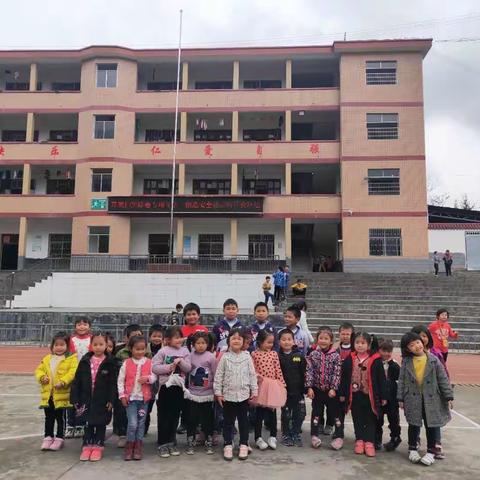 走进小学，感悟成长——碧涌中心幼儿园参观碧涌小学活动