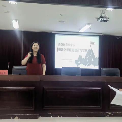 专业与魅力齐飞，落霞与大君一色：听刘大君教授讲座有感