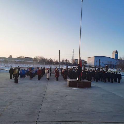 致敬2022  感恩中国——奇台农场万泉社区举行周一升国旗仪式