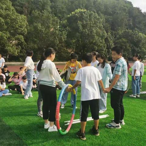 武陵源一中初一247班新班级增强班级凝聚力班会课