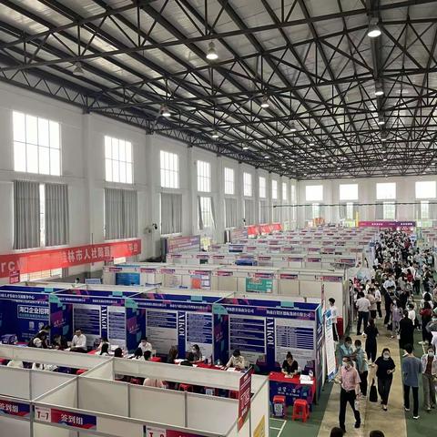 71家企业，2300+个岗位！直击2021年大中城市联合招聘高校毕业生桂林站巡回招聘会现场