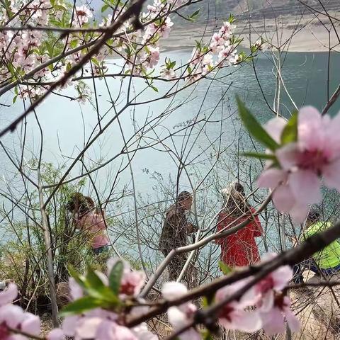 悬崖缝里的爬行——穿越太行山双层爬眉挑战自我