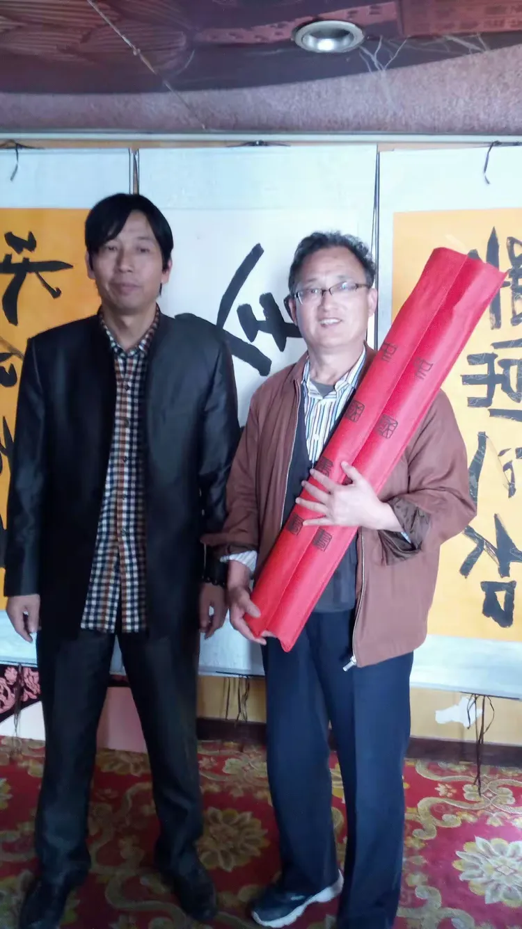 我与书法家秦小宜于广西北海合影2017.2.6.