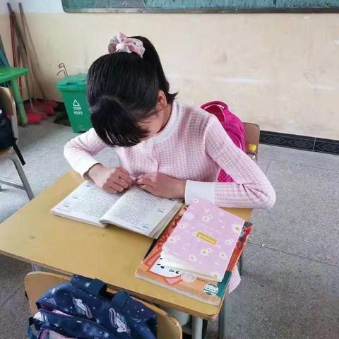 段屋乡康梁小学六年级阅读课