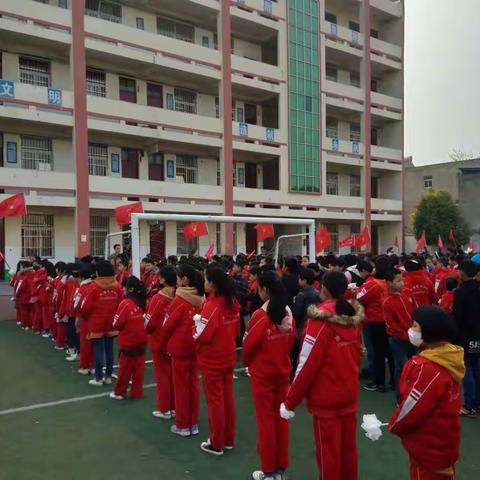 【缅怀革命先烈，感恩幸福生活】——沂涛小学清明节祭扫烈士墓活动