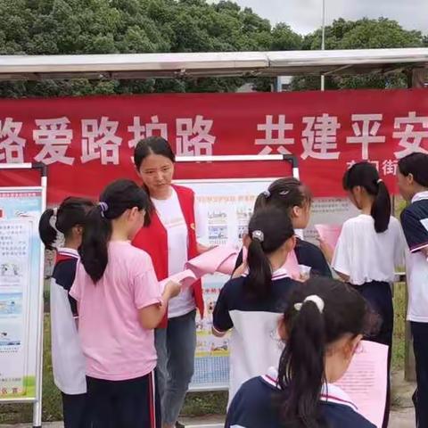 东门街道城北社区开展“知路爱路护路 共建平安铁路”宣传活动