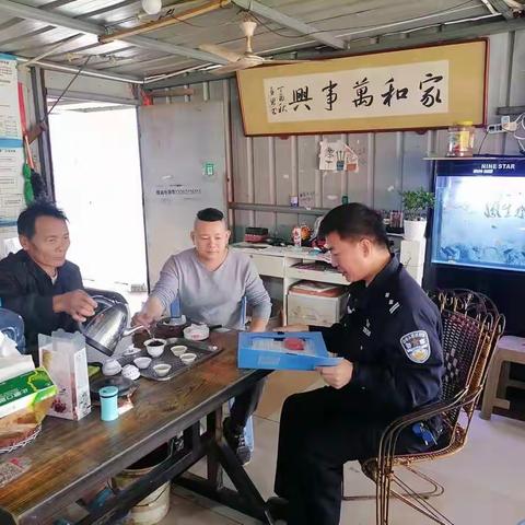 社区民警走进“乡村”为民讲解防电信诈骗小常识