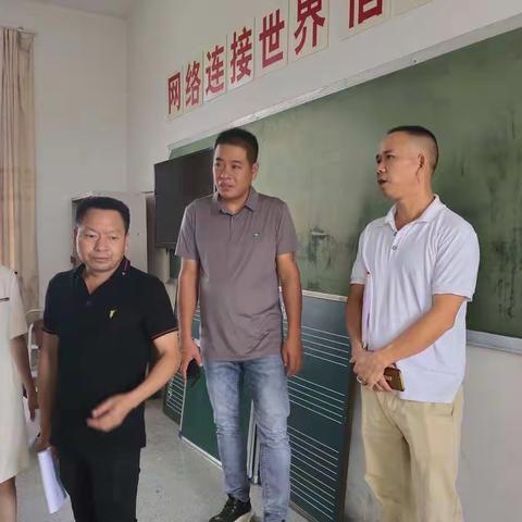 武夷中小校领导莅临公馆小学检查指导“义务教育管理标准化学校”的申报工作