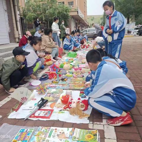 小小闲余交易会，快乐实践显智慧