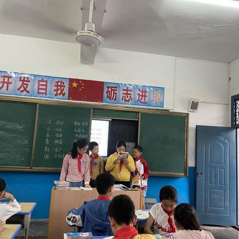 小组合作解诗词，自主学习展自我——记海小六年级同学一次小组合作学习