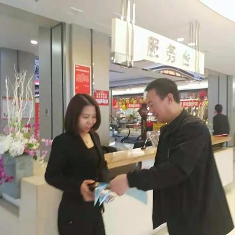 尖草坪区市场局打传规直进市场宣传活动