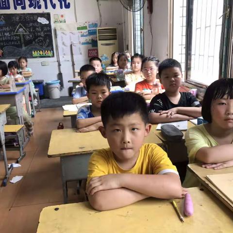 双减助成长*书法润童心——西直街小学239班书法课堂