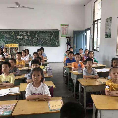 双减助成长*书法润童心——西直街小学240班书法课堂