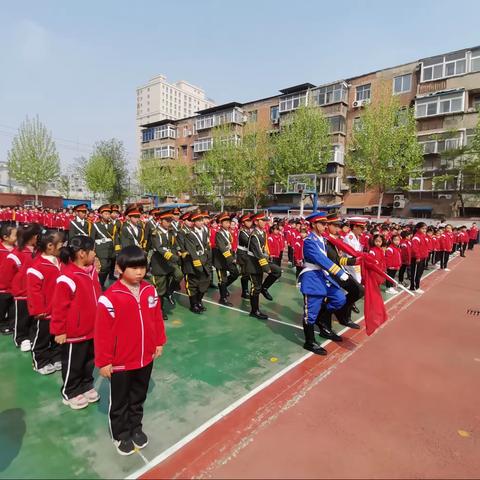 梁苑小学举行2021年“与心灵相约 与健康同行”主题升旗仪式